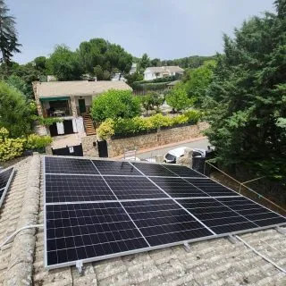 Instalación de paneles solares realizada por Megksolar