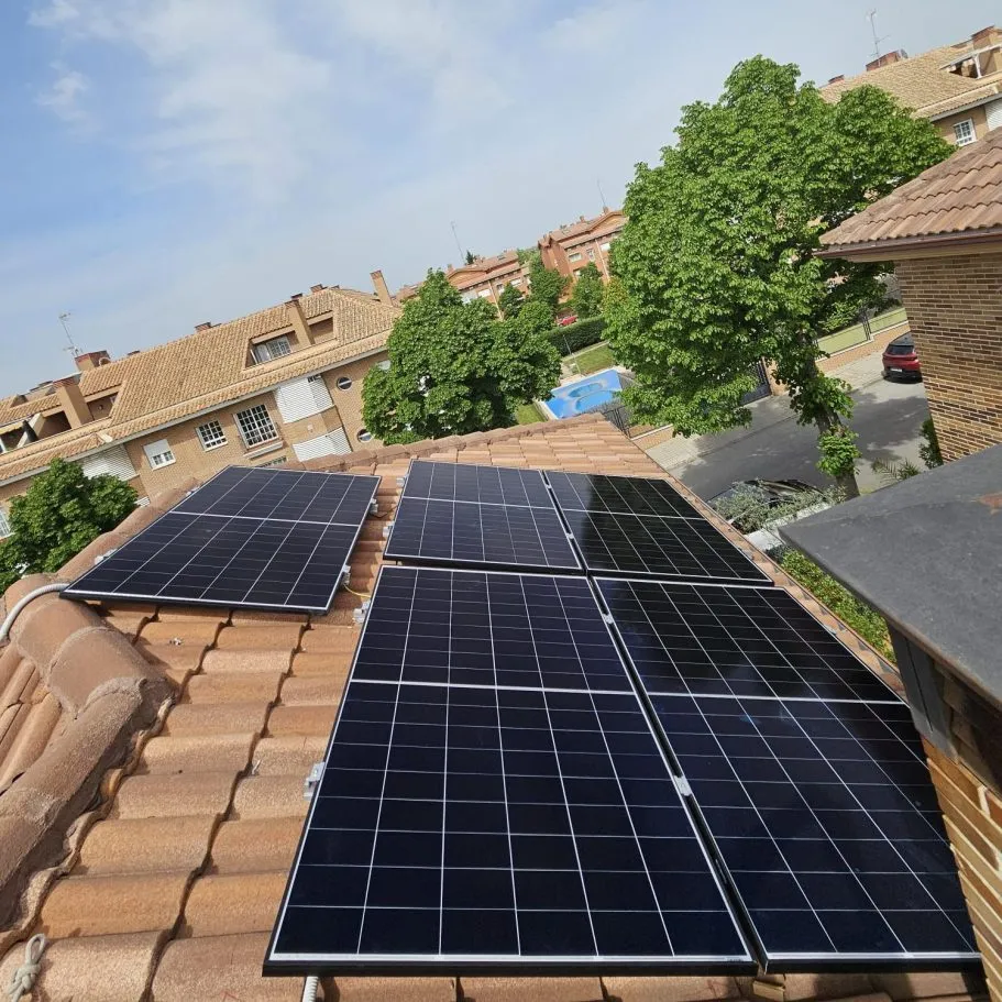 Paneles solares instalados en una vivienda